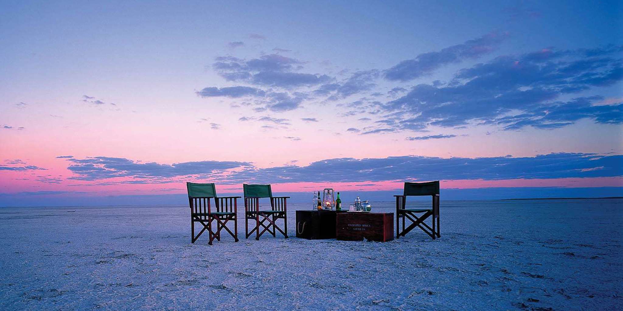 Makgadikgadi Salt Pans: A stunning landscape showcasing the vast, otherworldly expanse of salt flats, capturing the unique beauty of this iconic Botswana destination.