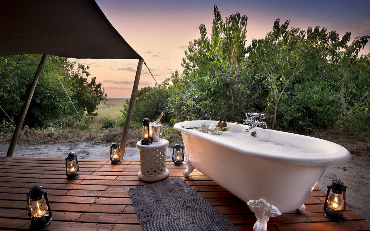 An outside bathtub with a beautiful view at the accommodation in Linyanti