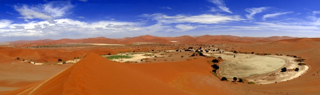 Sossusvlei, Namibia – Majestic Desert Landscape with Towering Sand Dunes